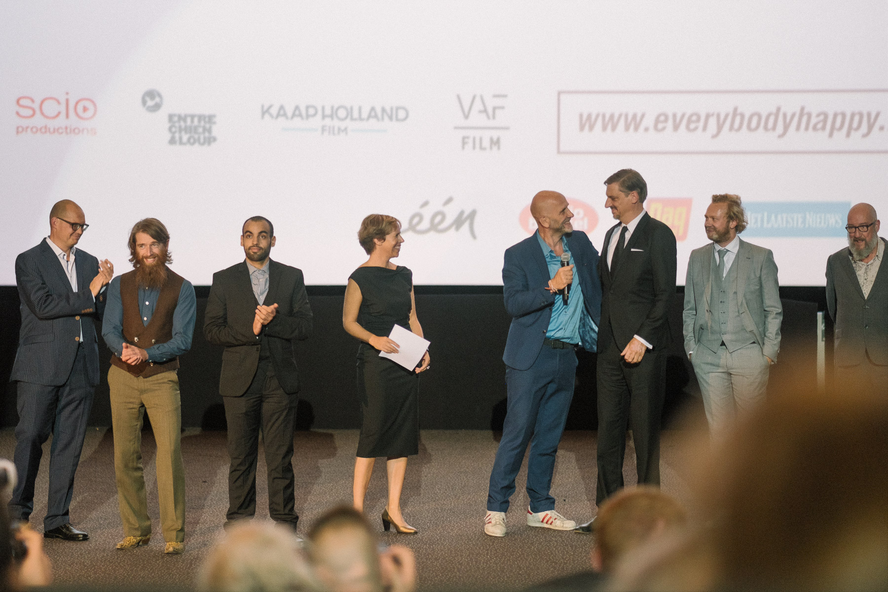 premiere Everybody Happy